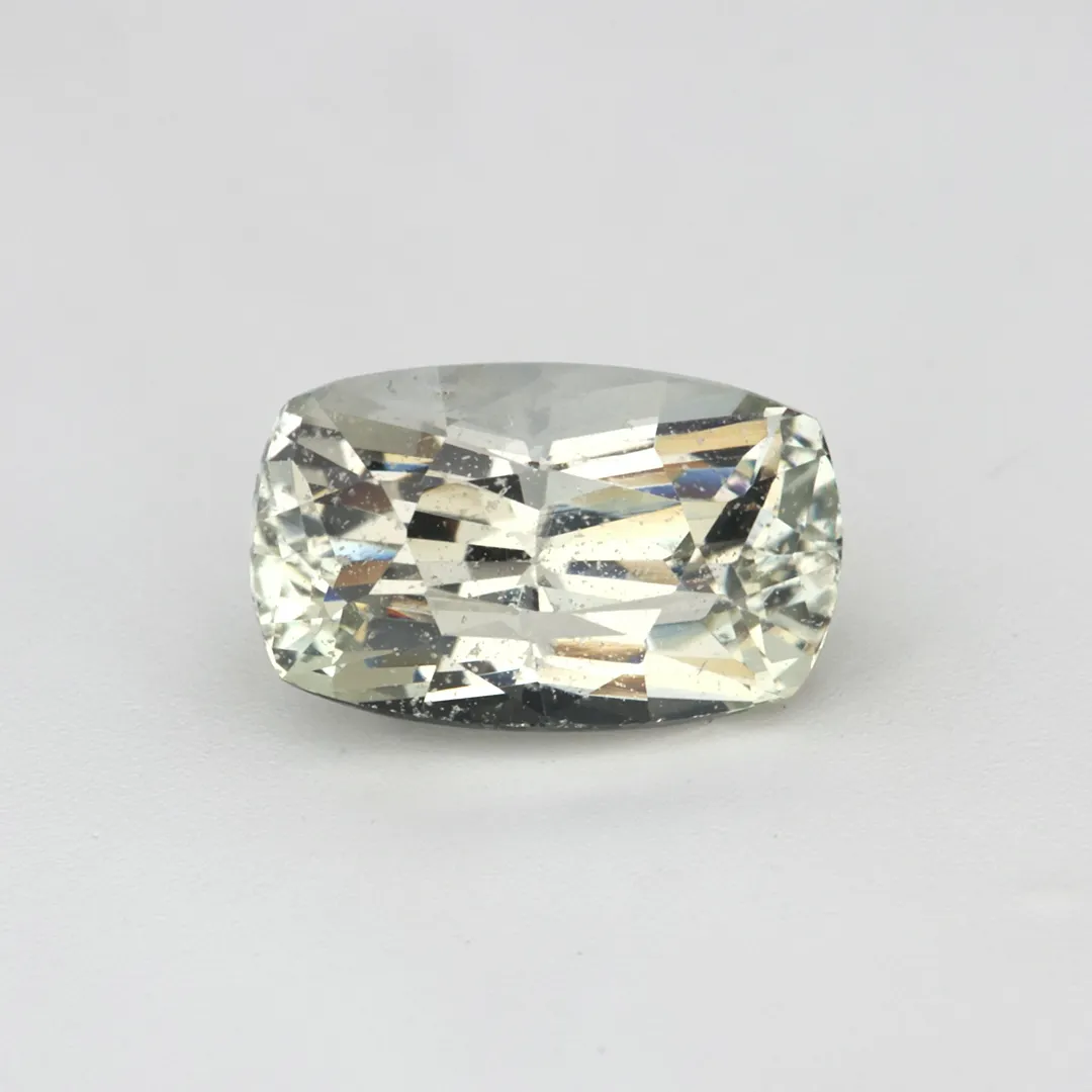 Colourless Sapphire - 2.06ct Cushion Cut - Natural Ceylon Sapphire — 360° view, frame 1 of 360